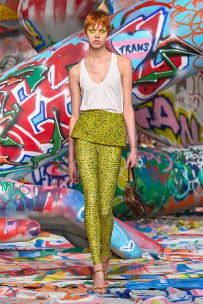 Look 28